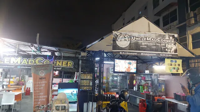 Uncle Mad Corner