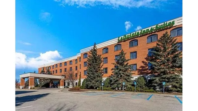 La Quinta Inn & Suites by Wyndham Madison American Center