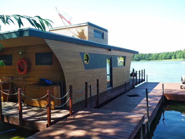Houseboat Domek Plywajacy