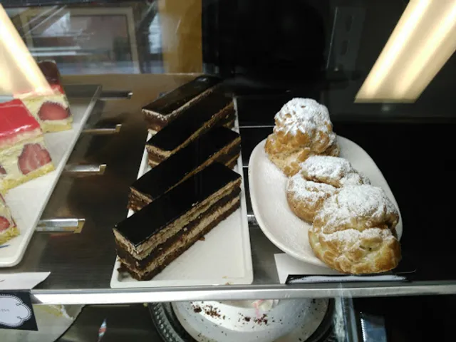 Le Paris French Bakery