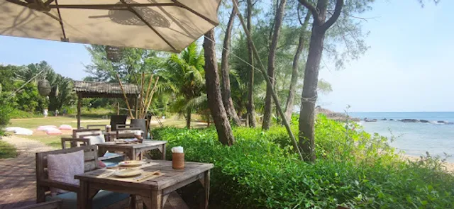 On the Sand restaurant Mango Bay resort