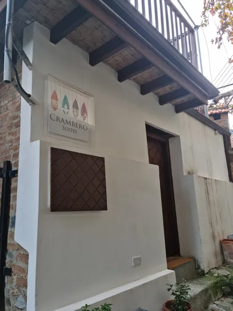 Crambero Suites