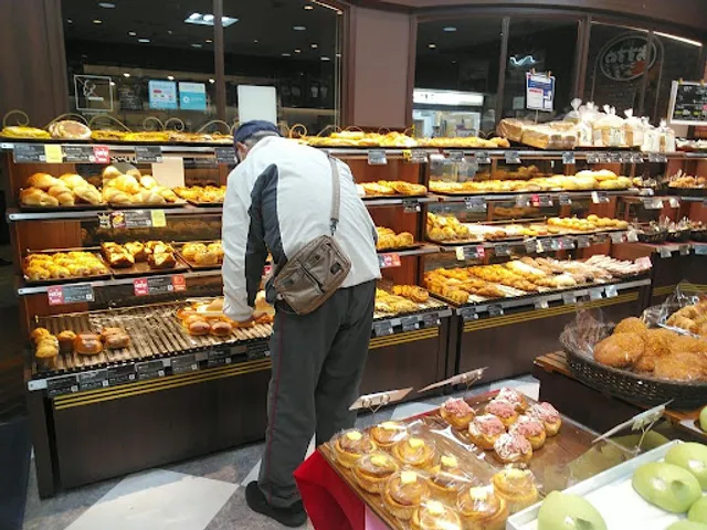 VIE DE FRANCE Tenjin Underground St. Store