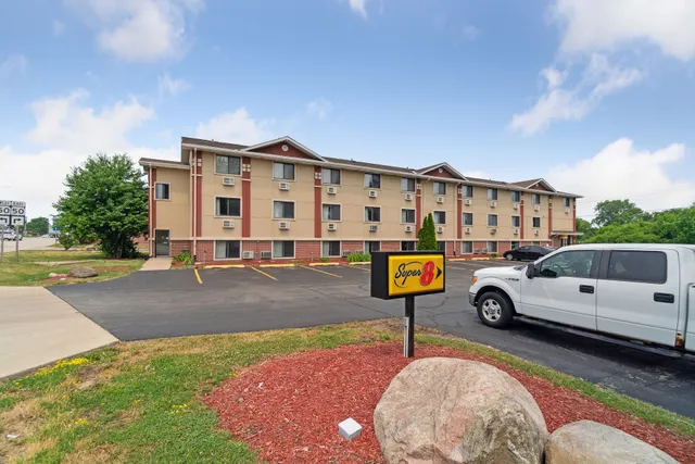 Super 8 by Wyndham Kenosha/Pleasant Prairie