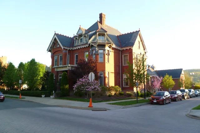 The Doctor's Inn Bed & Breakfast