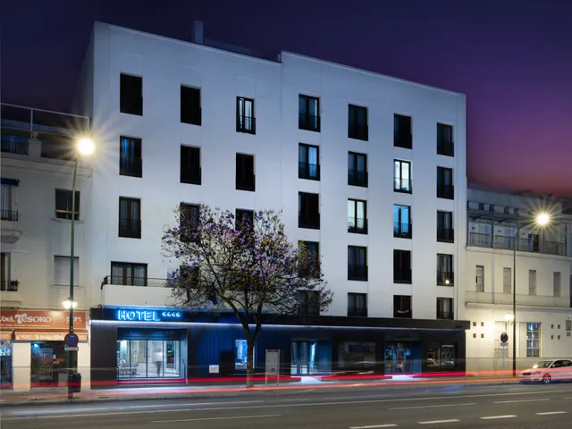 Virgen de los Reyes Hotel by Senator