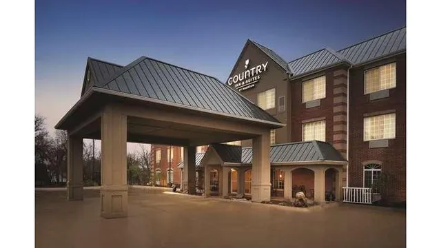 Country Inn & Suites by Radisson, Valparaiso, IN