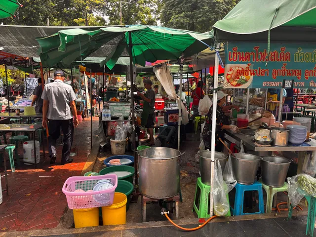 เฉลิมชัยข้าวแกงบุฟเฟ่ต์ 50 บาท