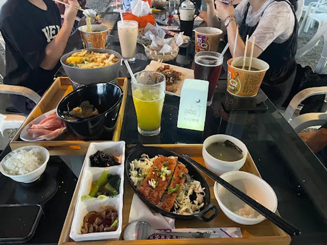 1:月亮彎彎景觀咖啡