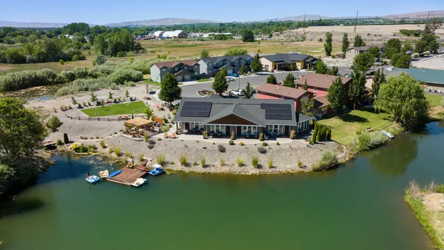 Zillah Lakes Inn