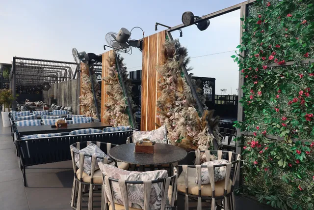 The Sky High, Vasant Kunj