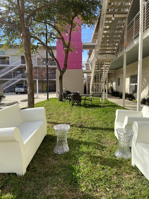 1010 South Flores Apartments