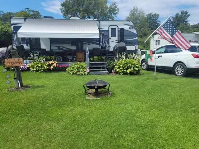 Riverside Acres Campground & Cottages