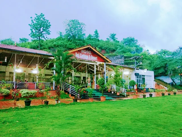 Hotel Raj Cottage