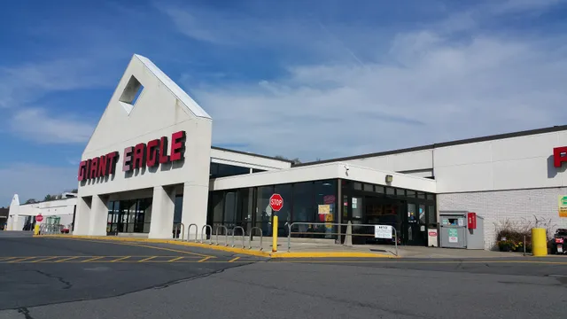 Giant Eagle Supermarket
