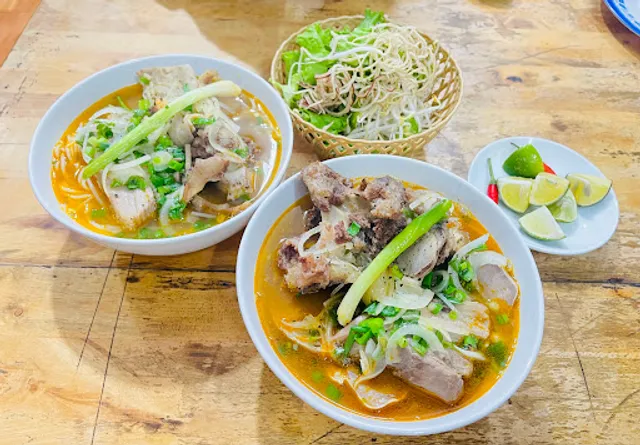 Bún bò huế Na