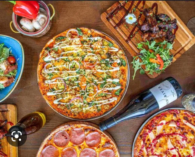 Invercargill Pizzeria (pizza, pasta, salad)