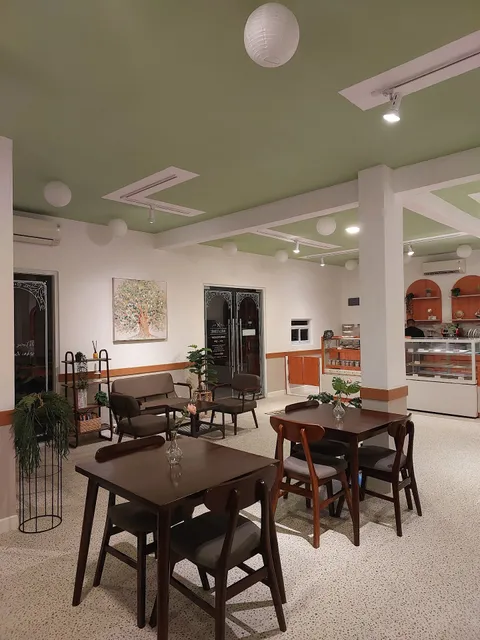 Rise n Roll cake and bakery