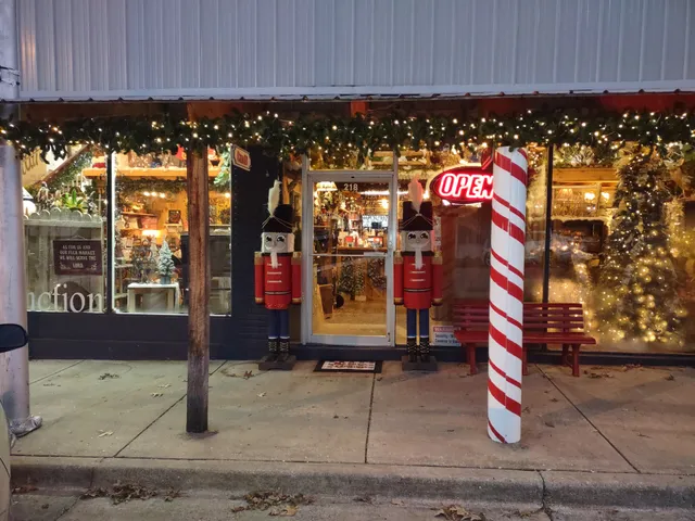 Peddler's Junction Flea Market & Decor