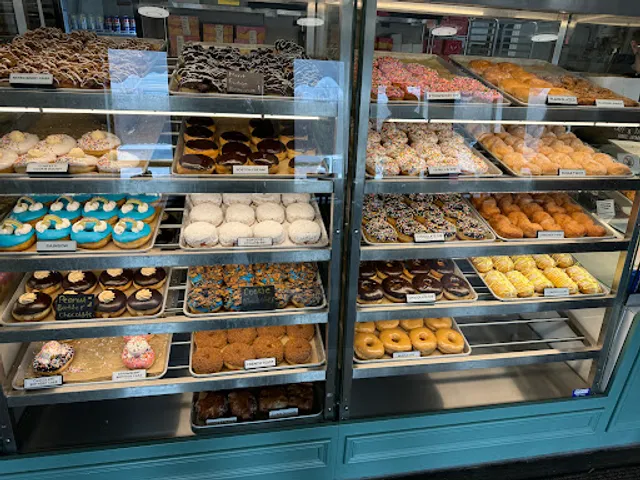 Mmm Donuts • Café & Bakery