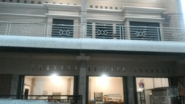 Warung Prasmanan Bu Tri