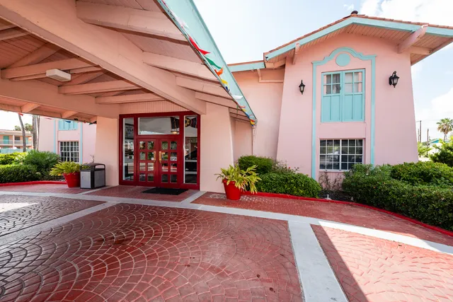 University Inn & Suites