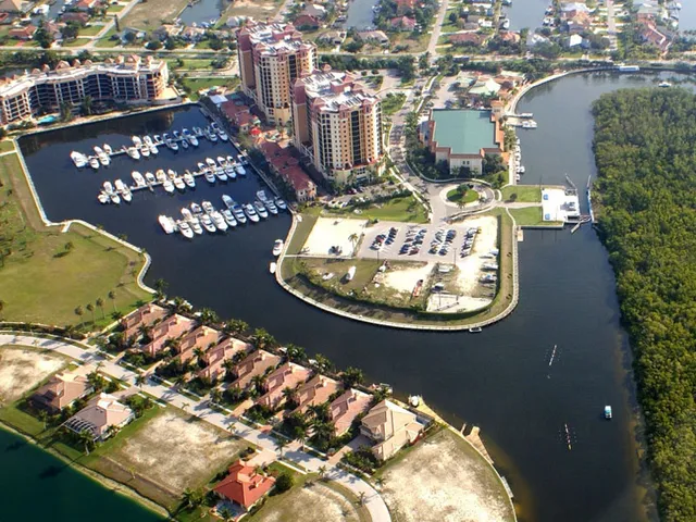 Tropics & Paradise - Clothing & Souvenirs