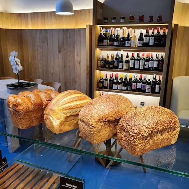 Holey Artisan Bakery and Cafe, Soi Ruamrudee