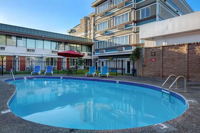 Days Inn by Wyndham Victoria Airport Sidney