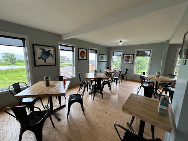 Buoy & Arrow Restaurant and Suites