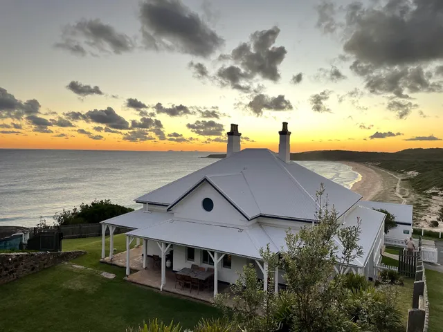 Seal Rocks Lighthouse Cottages