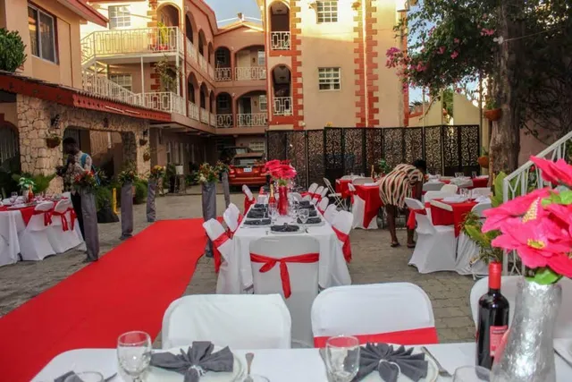 Delmas 33, Sunshine Inn