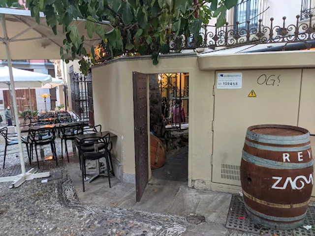 Casa de Vinos La Brujidera