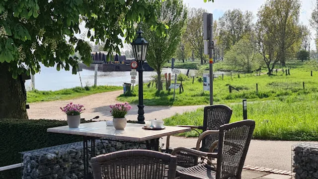 Kefee Meneerkes (Cafe Mijnheerkens)