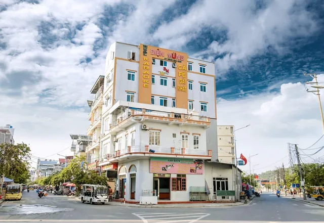 Khách Sạn Điện Mừng