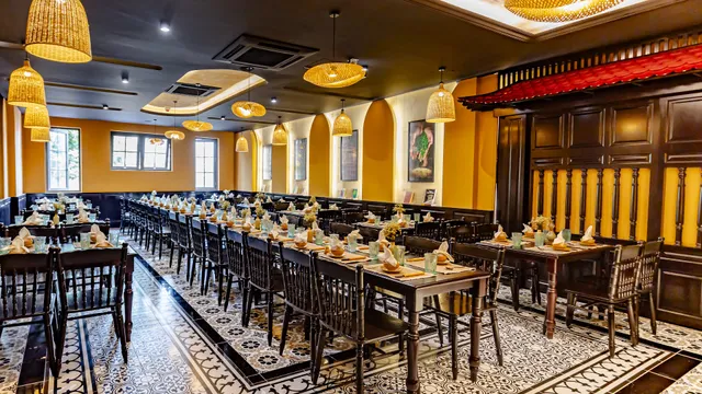 Streetside Dining - Vietnamese street food