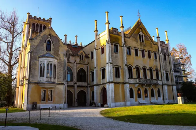 Castle Papadopoli Giol