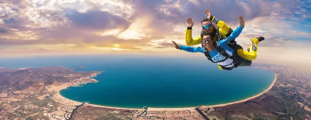 Skydive Empuriabrava - La Tierra del Cielo