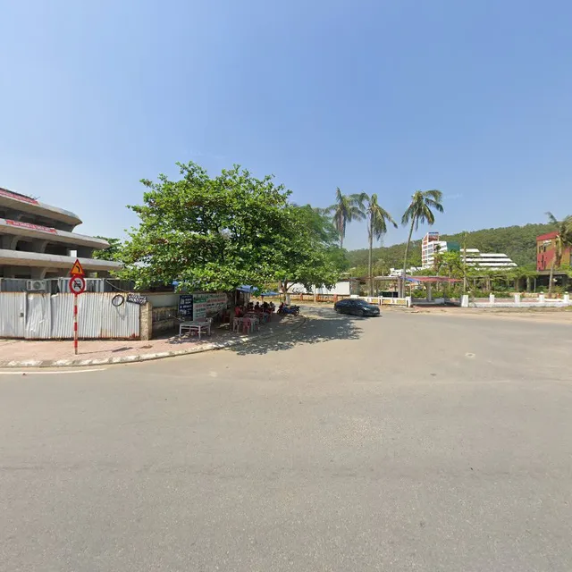 Nhà Hàng Hùng Phương Quán