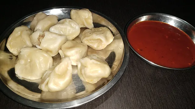 Raj Momos