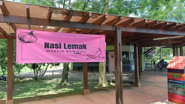 Nasi Lemak Makcik Bawang