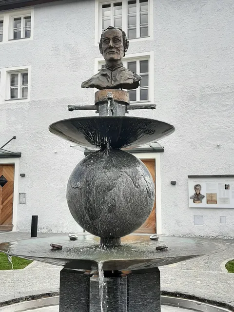 Joseph-Mohr-Brunnen
