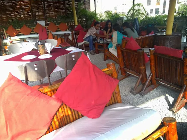 COCO'S Bar and Grill