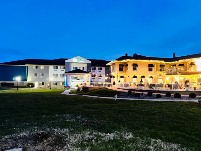 Holiday Inn Express & Suites St. Joseph Lakefront by IHG