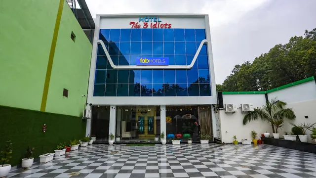 FabHotel The 3 Idiots