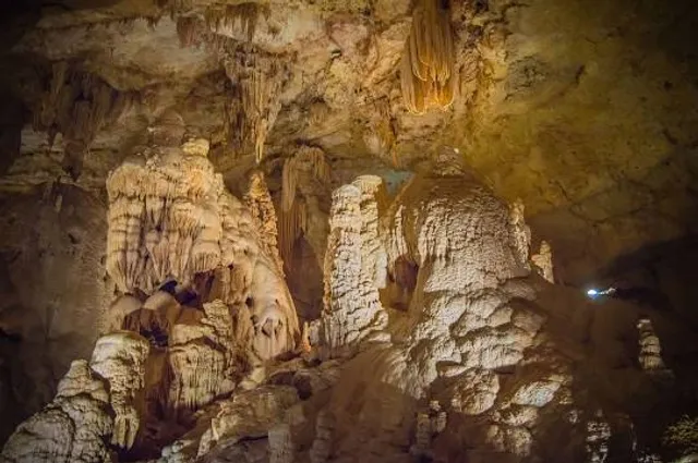 Bull Shoals Caverns