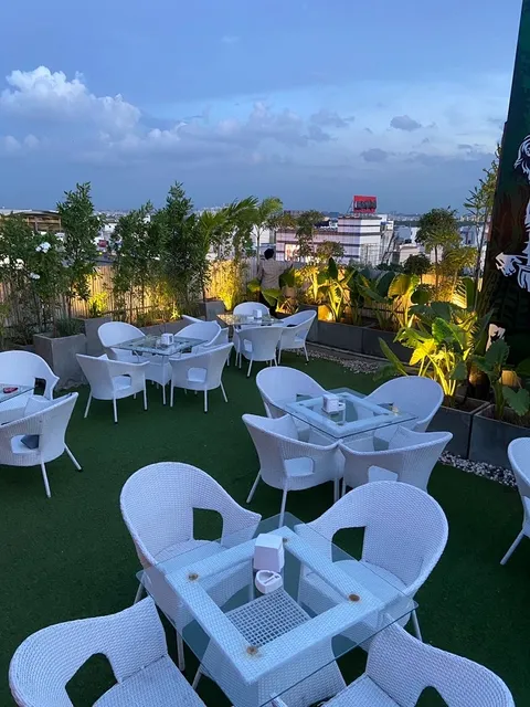 Seasons Restaurant and Bar