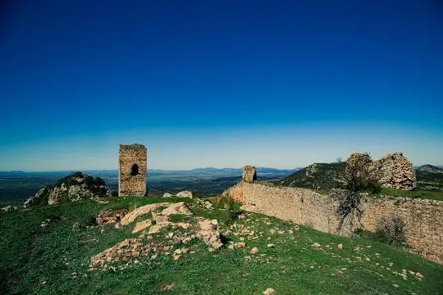 Ruinas del Castillo de Miramontes (Santa Eufemia)