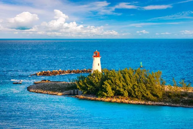Nassau Harbour Lighthouse
