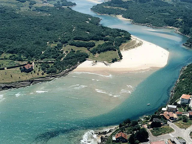 Playa de La Arena - Los Nudistas